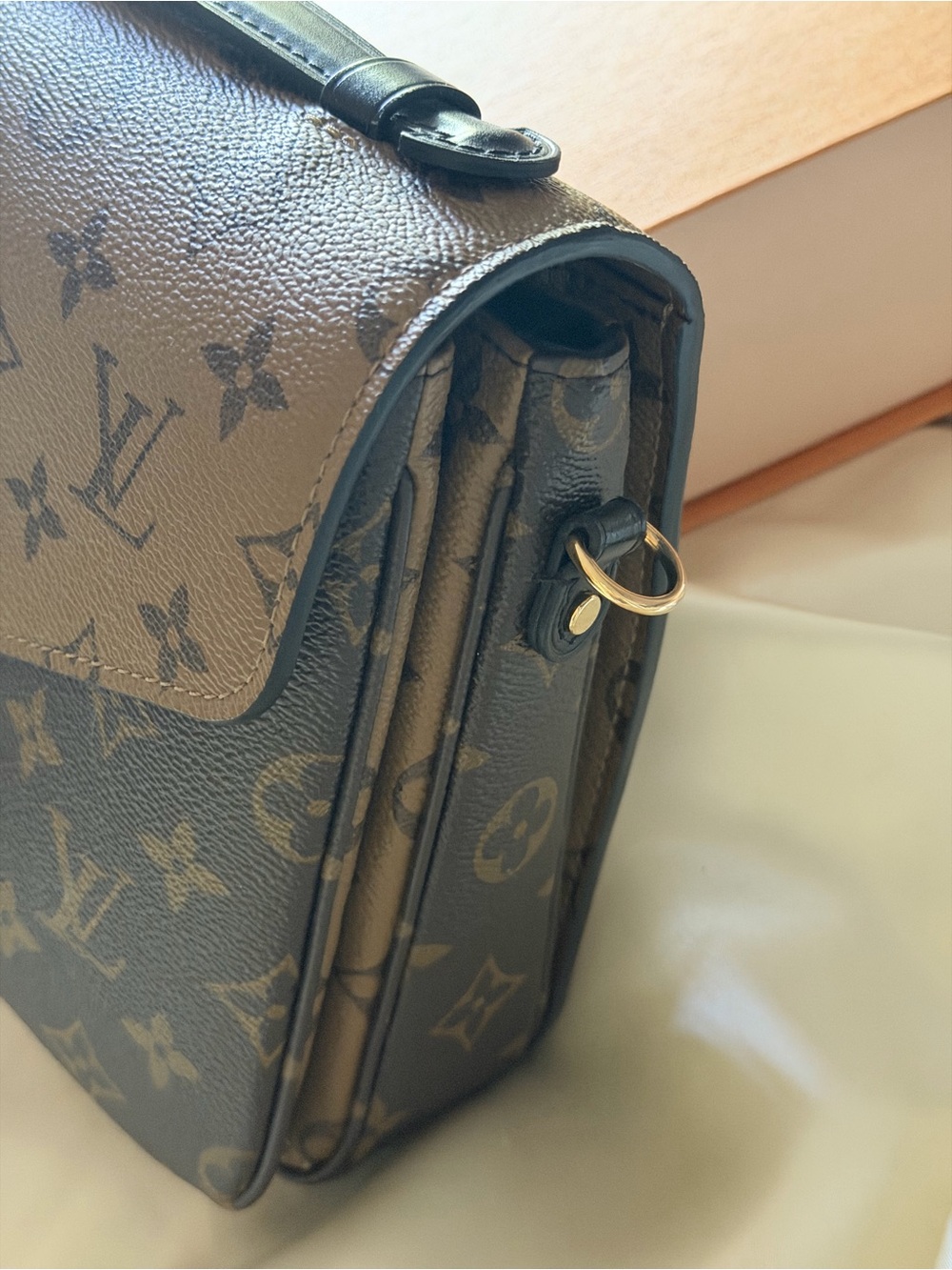 Authentic LV Pochette Métis Monogram Reverse - Picture 6 of 14